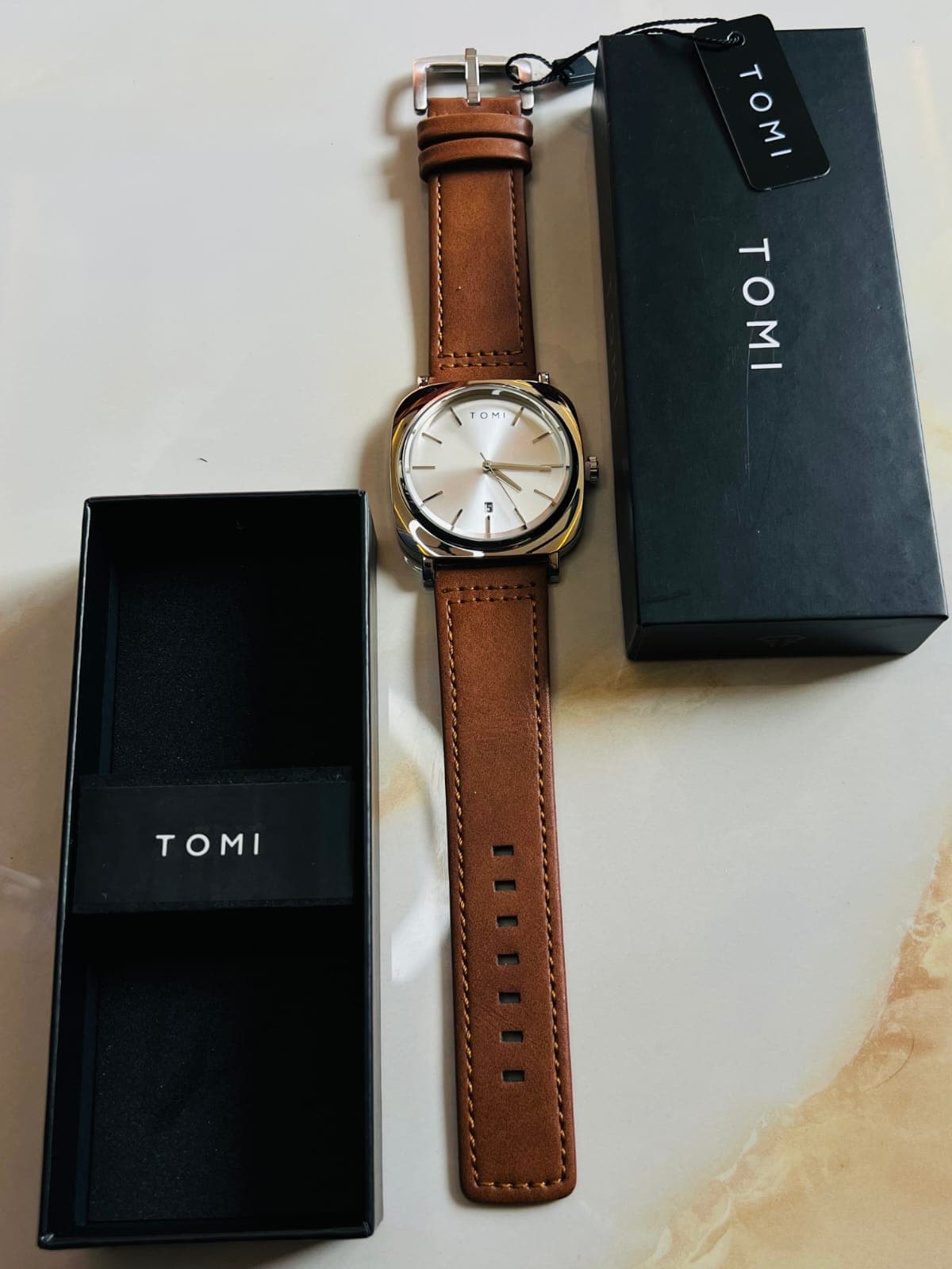 TOMI Minimalist Cushion-Case Men's Watch - Tan Leather Edition